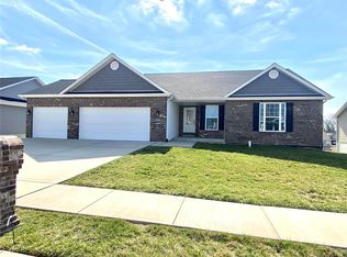 1018 Creekside Dr, Waterloo, IL 62298