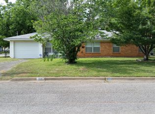 109 Bellview Dr, Palestine, TX 75803