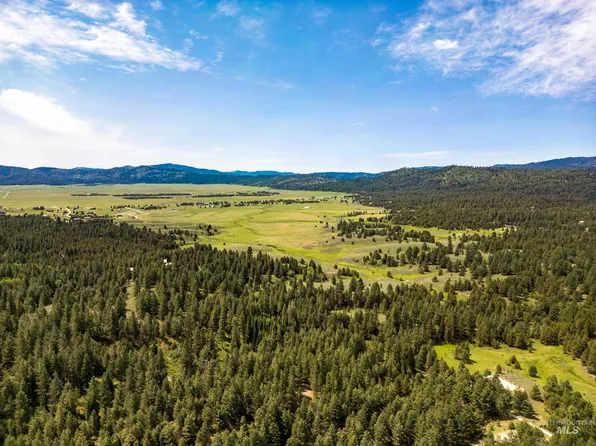 14 Carol Ct, Cascade, ID 83611