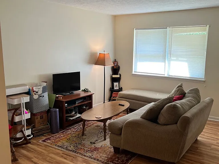 627 Whit Davis Rd — Photo 5