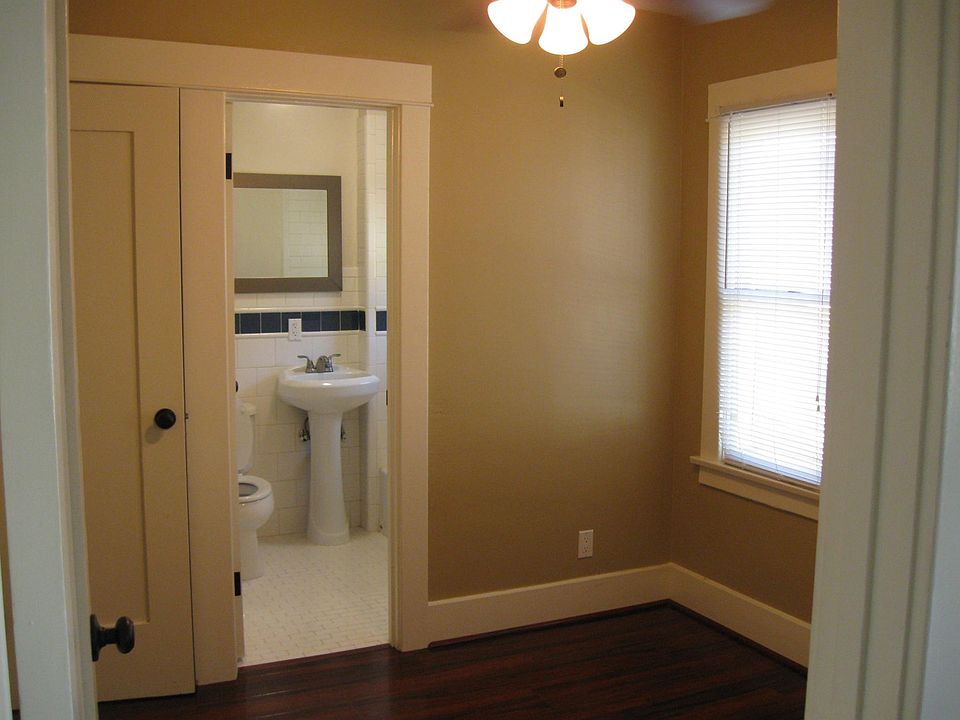 bedroom, with walk in closet, bathroom next to closet