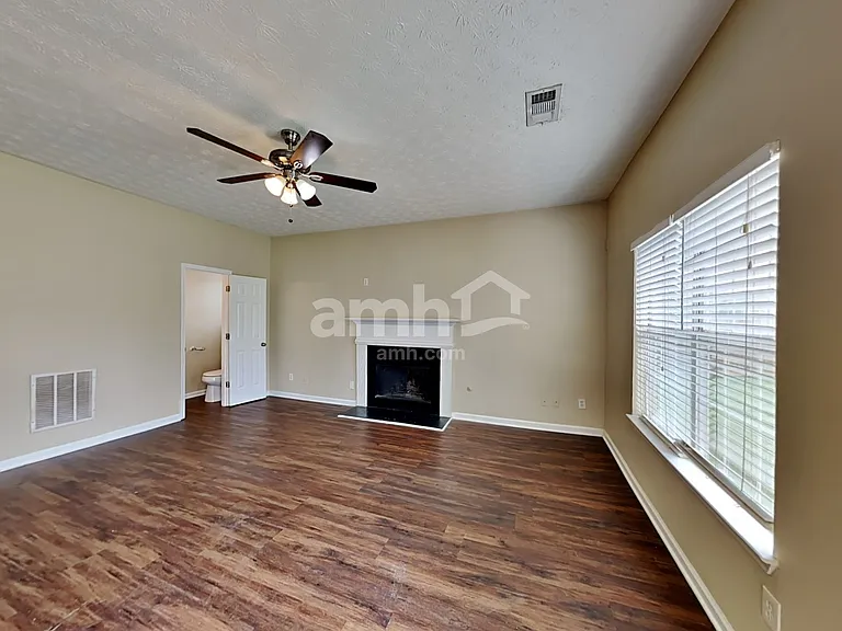 602 Thrasher Ct — Photo 8