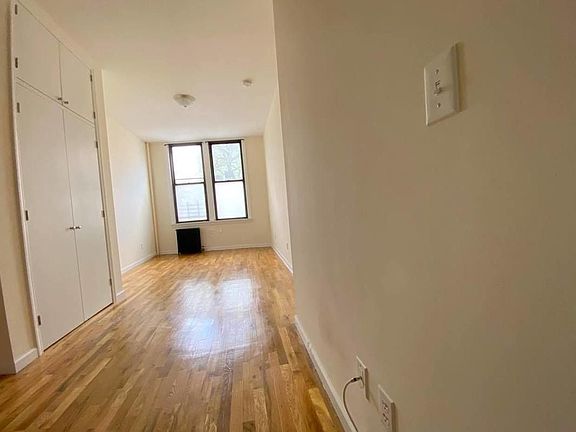 4th image of 501 Graham Ave APT 1R