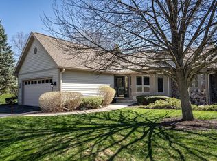 315 Oak Ridge Dr, Hartland, WI 53029