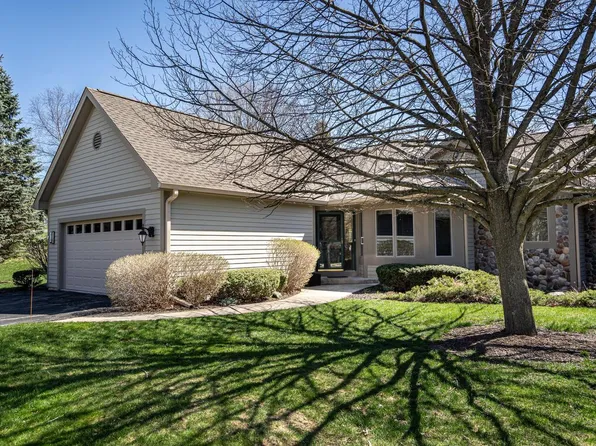 315 Oak Ridge DRIVE, Hartland, WI 53029