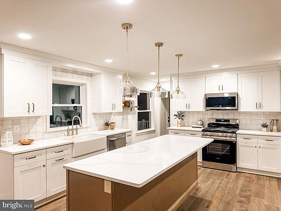 2nd image of 36 Kingston Dr