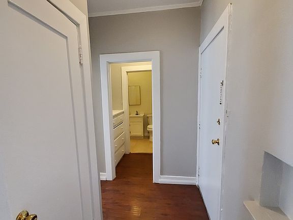 4th image of 538 N Alexandria Ave APT 3