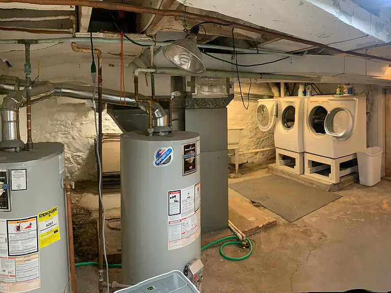 310 E Summit St — Photo 11