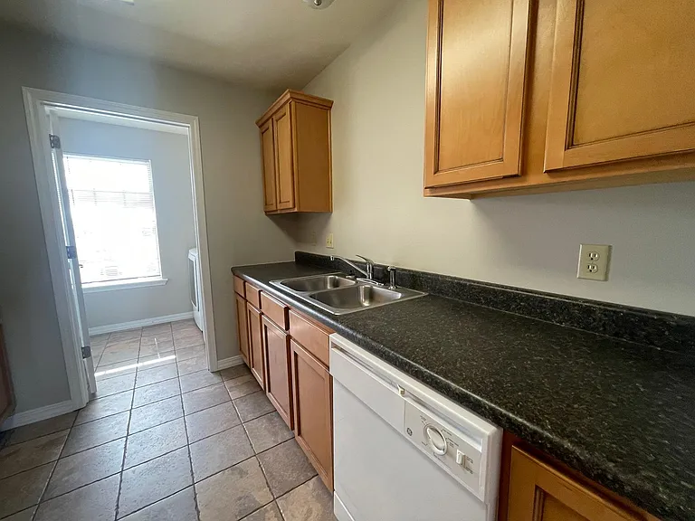 240 Toni Ln #D — Photo 6