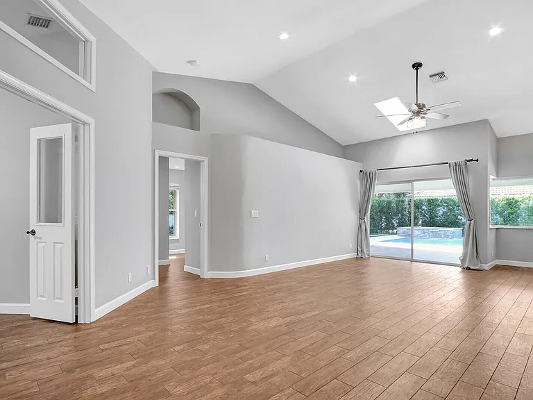 1097 Egret Cir N — Photo 17