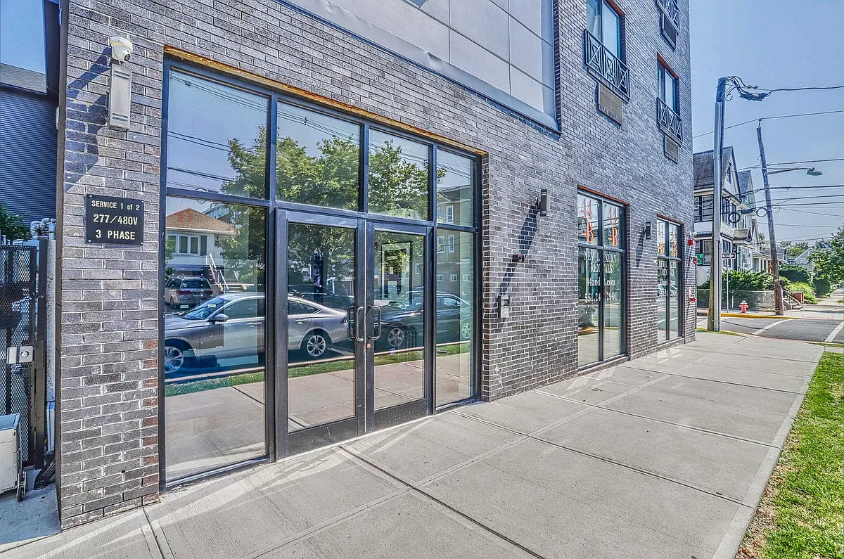 Building Photo - 140 Avenue B #402