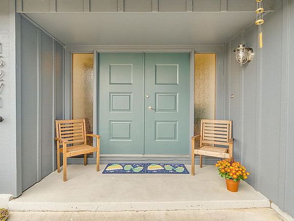 4th image of 15271 SE Topaz Ave