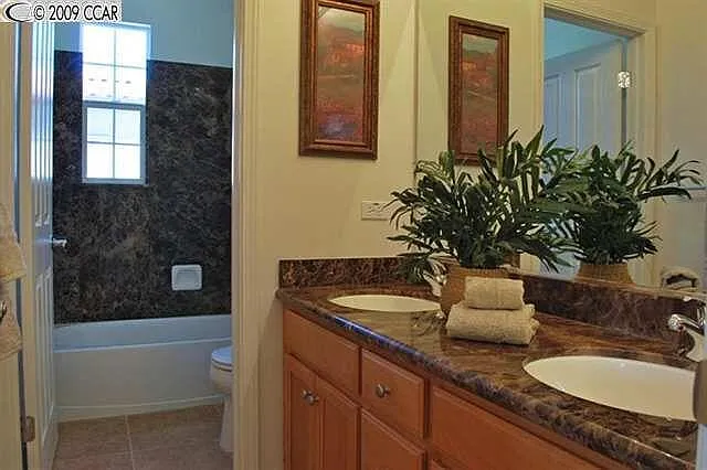 Guest/Kids Bathroon