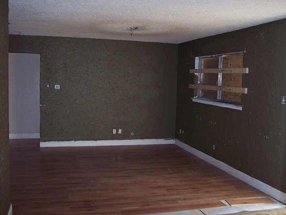 3rd image of 3015 North Ave