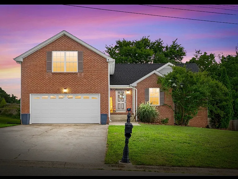 227 Harold Dr — Photo 1