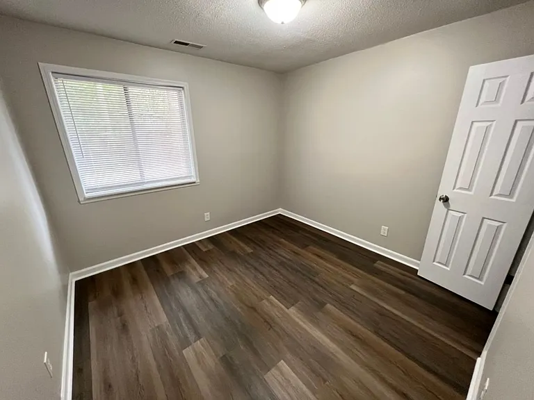 104 Beverly Dr — Photo 10