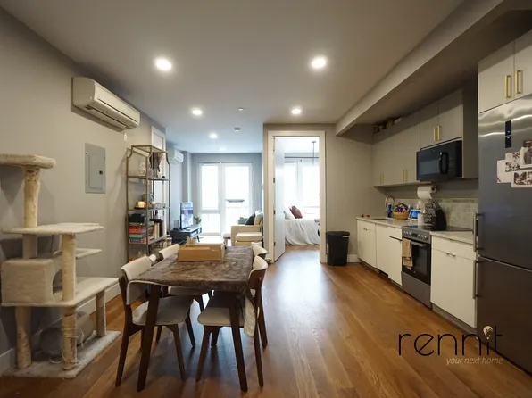 853 Lexington Avenue image 1 of 17