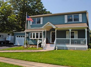 10 Pacific St, Massapequa Park, NY 11762
