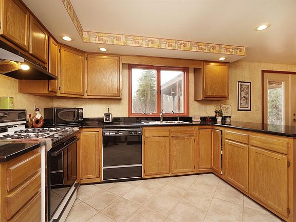 5th image of 583 Glenrose Ln