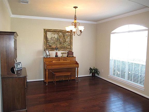 5th image of 111 S Rocky Point Cir