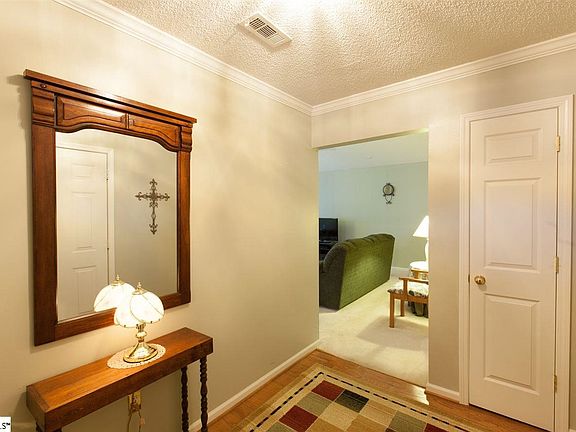 2nd image of 16 Hazeltine Ct
