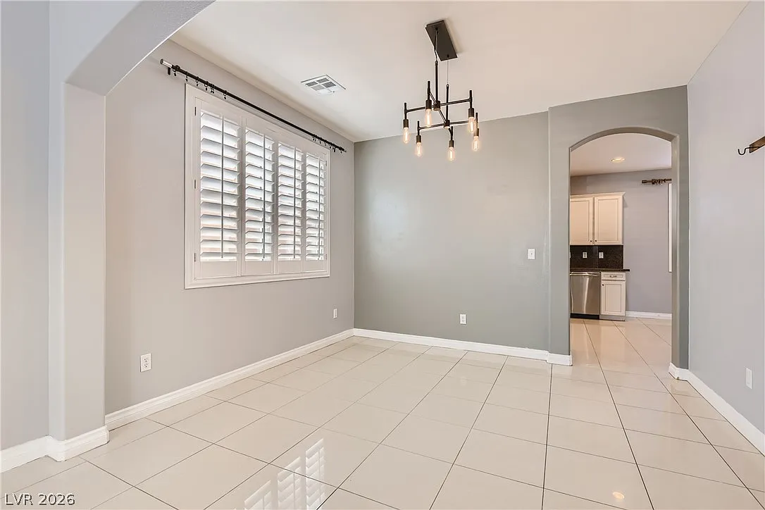 3 bed, 2.5 bath, 2493 sqft, $2,655 — Photo 3