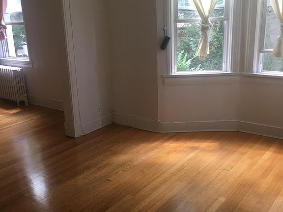 3rd image of 10 Noble Ave Floor 1