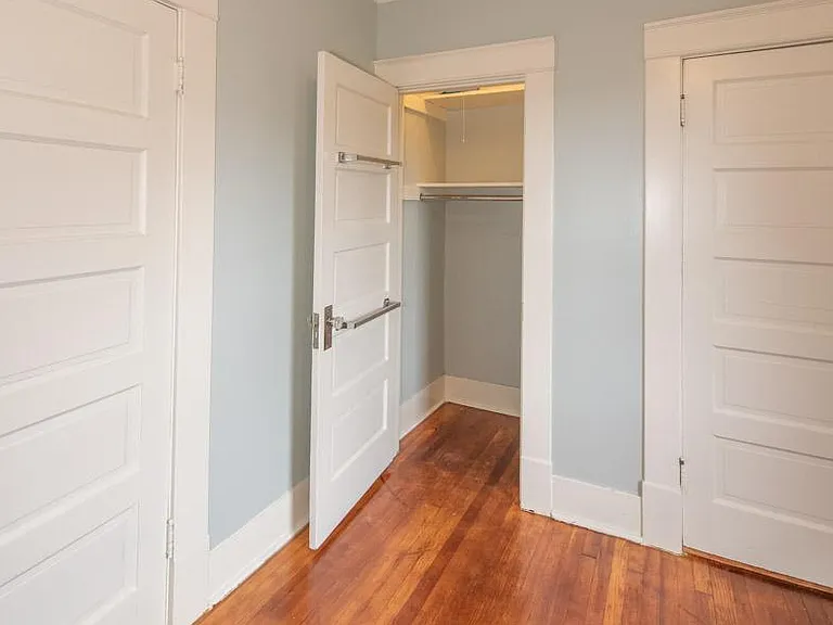 2415 W 16th St — Photo 24