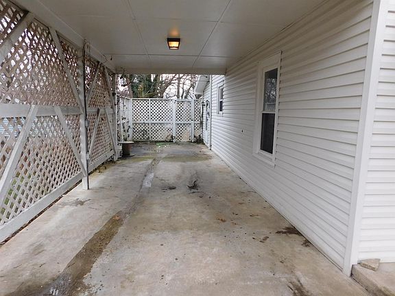 4th image of 104 Aspen Ave