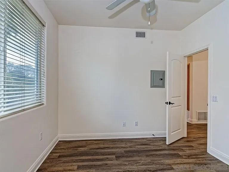 1820 Malden St — Photo 13