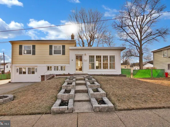 17 Gloucester Ave, Somerdale, NJ 08083