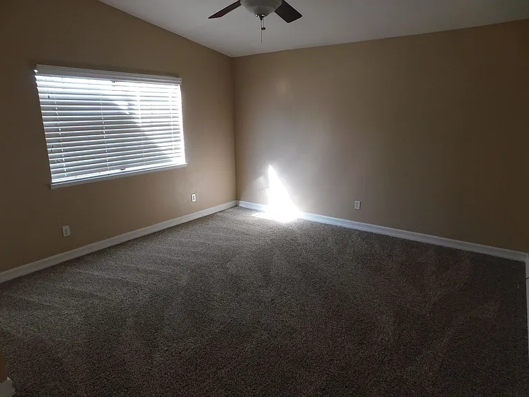 742 N Inyo St — Photo 3