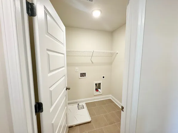 3816 Billabong Trl, Gainesville, GA 30506
