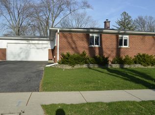 489 Leahy Cir, Des Plaines, IL 60016