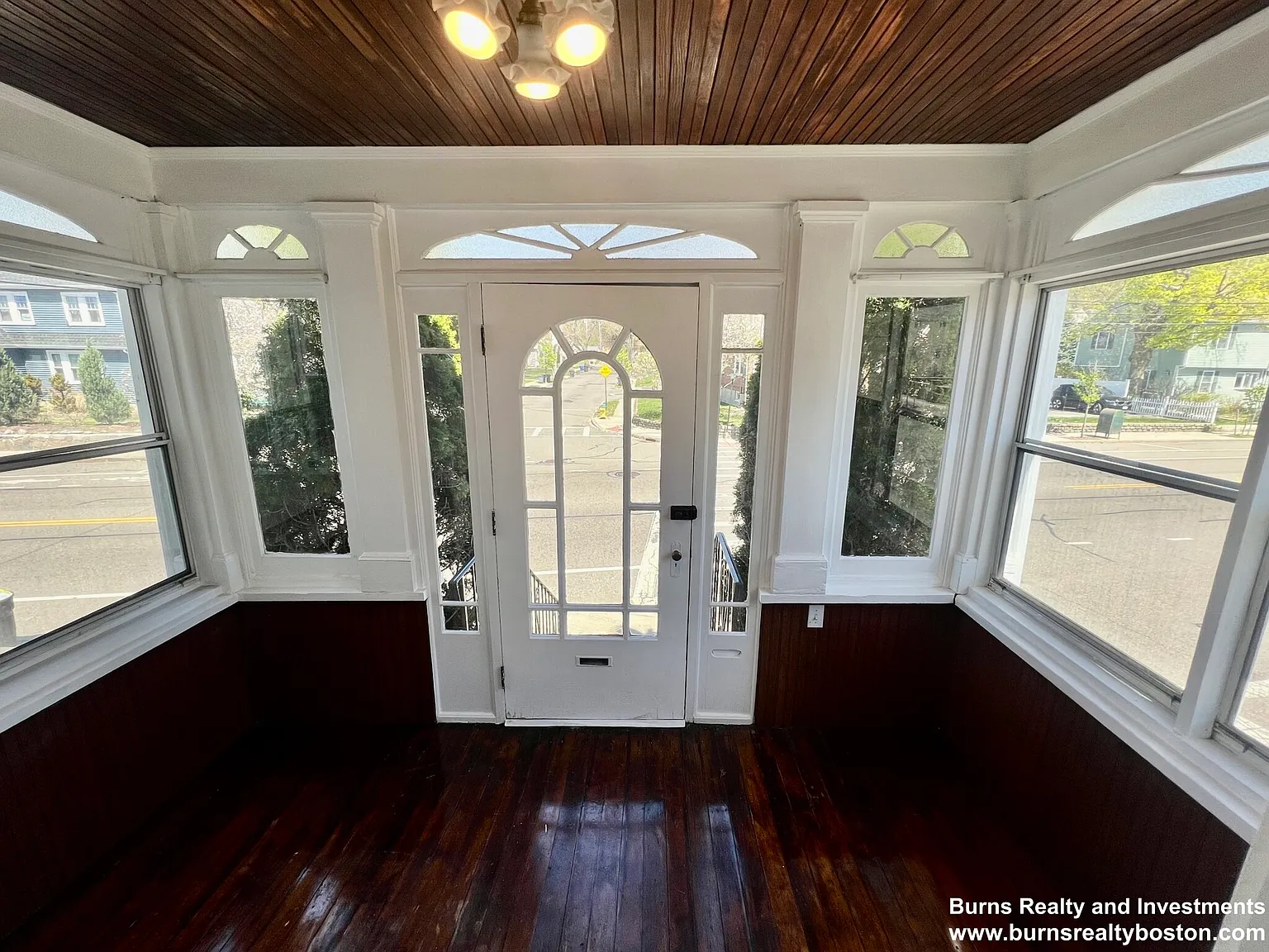 3 bed, 1.0 bath, 1526 sqft, $3,300 — Photo 2