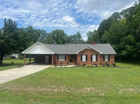 124 Peachtree Dr, Cheraw, SC 29520