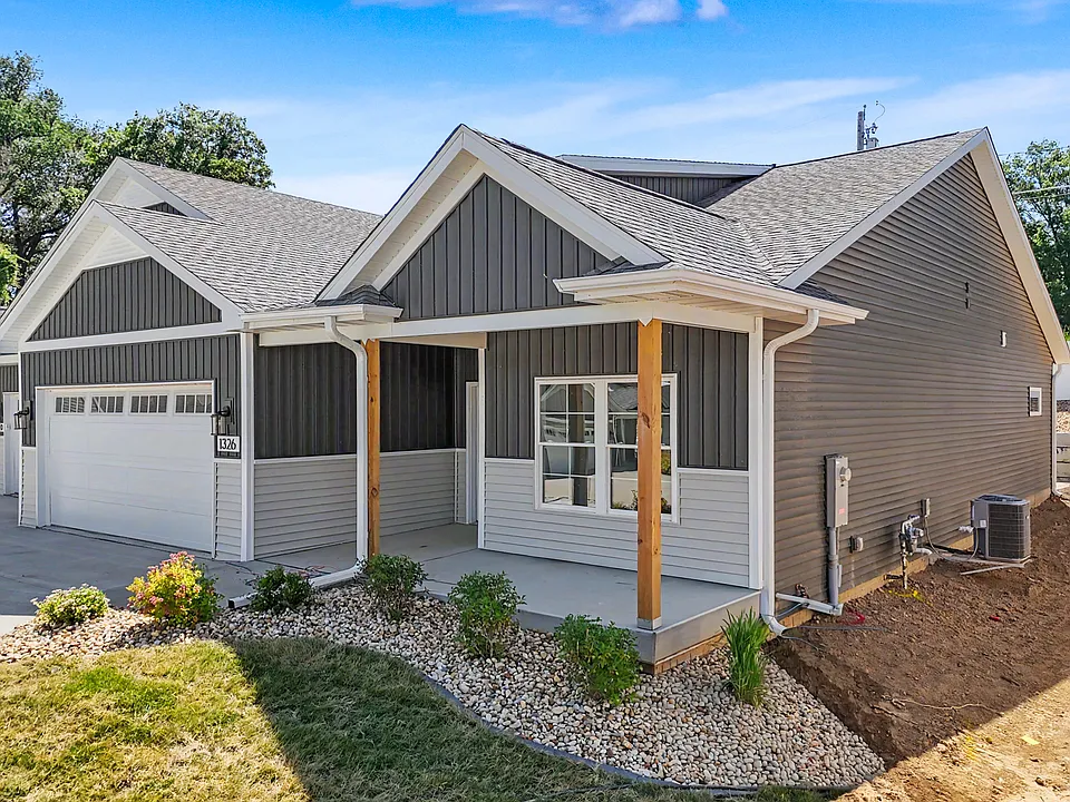 1326 Heights Ct