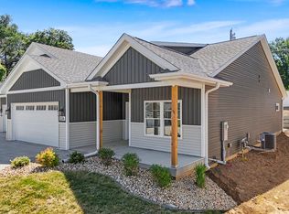 1326 Heights Ct, Bettendorf, IA 52722