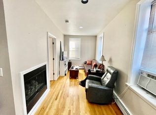 2 Thacher St #202FF, Boston, MA 02113