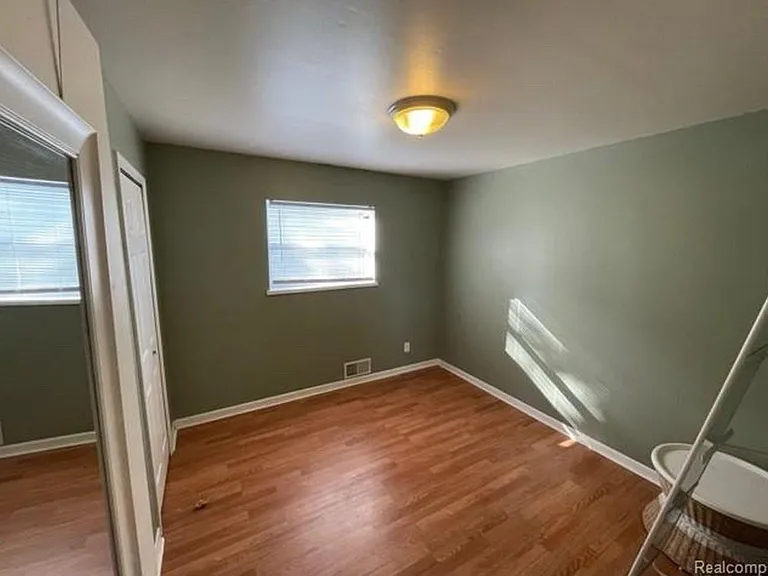 47 E Barrett Ave — Photo 11
