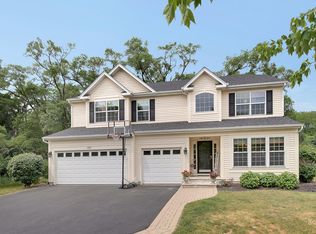 496 Reserve Dr, Crystal Lake, IL 60012
