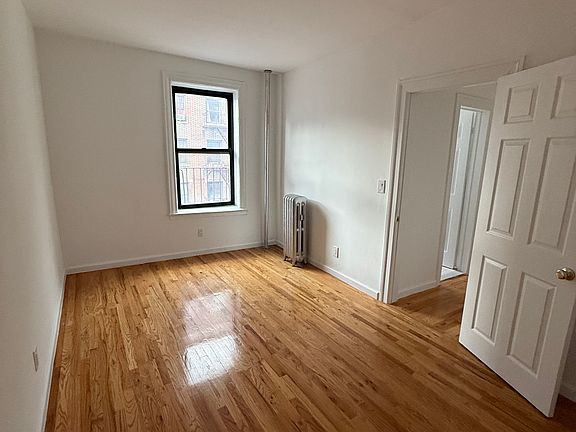 5th image of 2870 Valentine Ave Floor 1