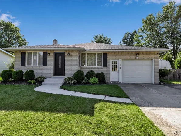 21 Impala Pkwy, Lancaster, NY 14086