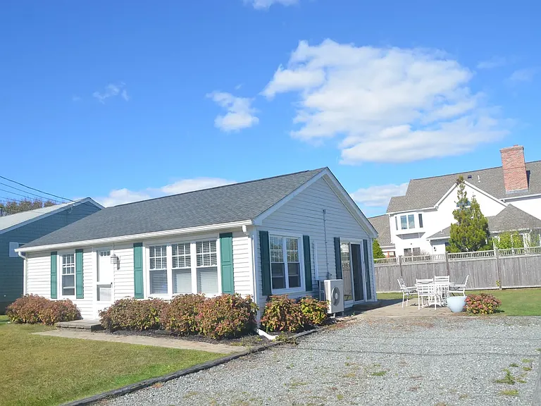 8 Pocono Rd — Photo 4