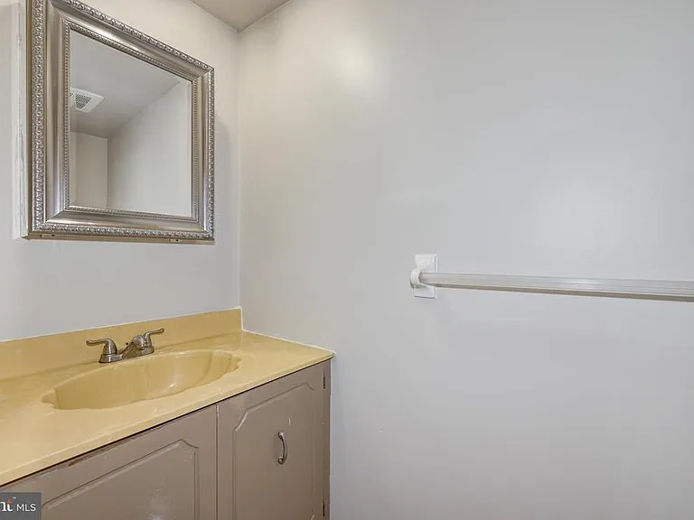 76 Argyle Ave — Photo 11