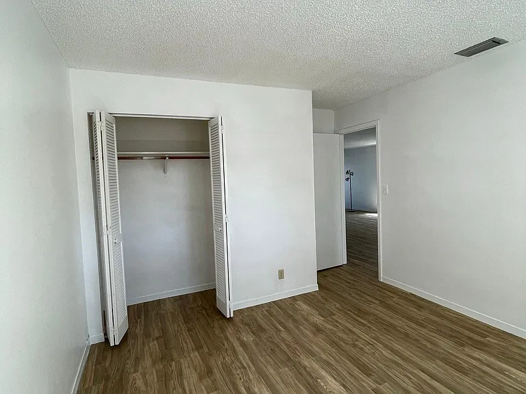 81 Emerald Ct — Photo 11