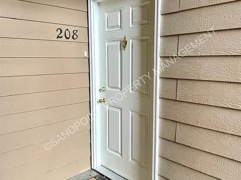 910 N Division Ave #208 — Photo 9