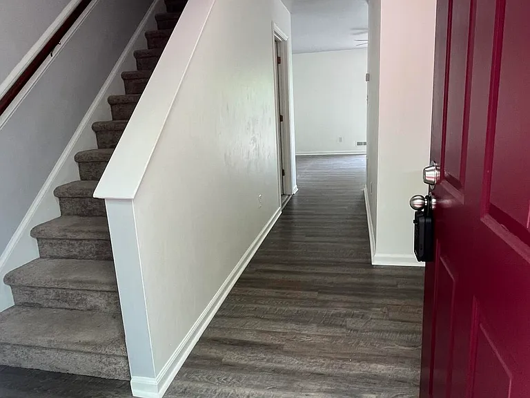 2429 Avenham Ave SW #7 — Photo 2
