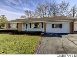 305 E Elm St, New Berlin, IL 62670