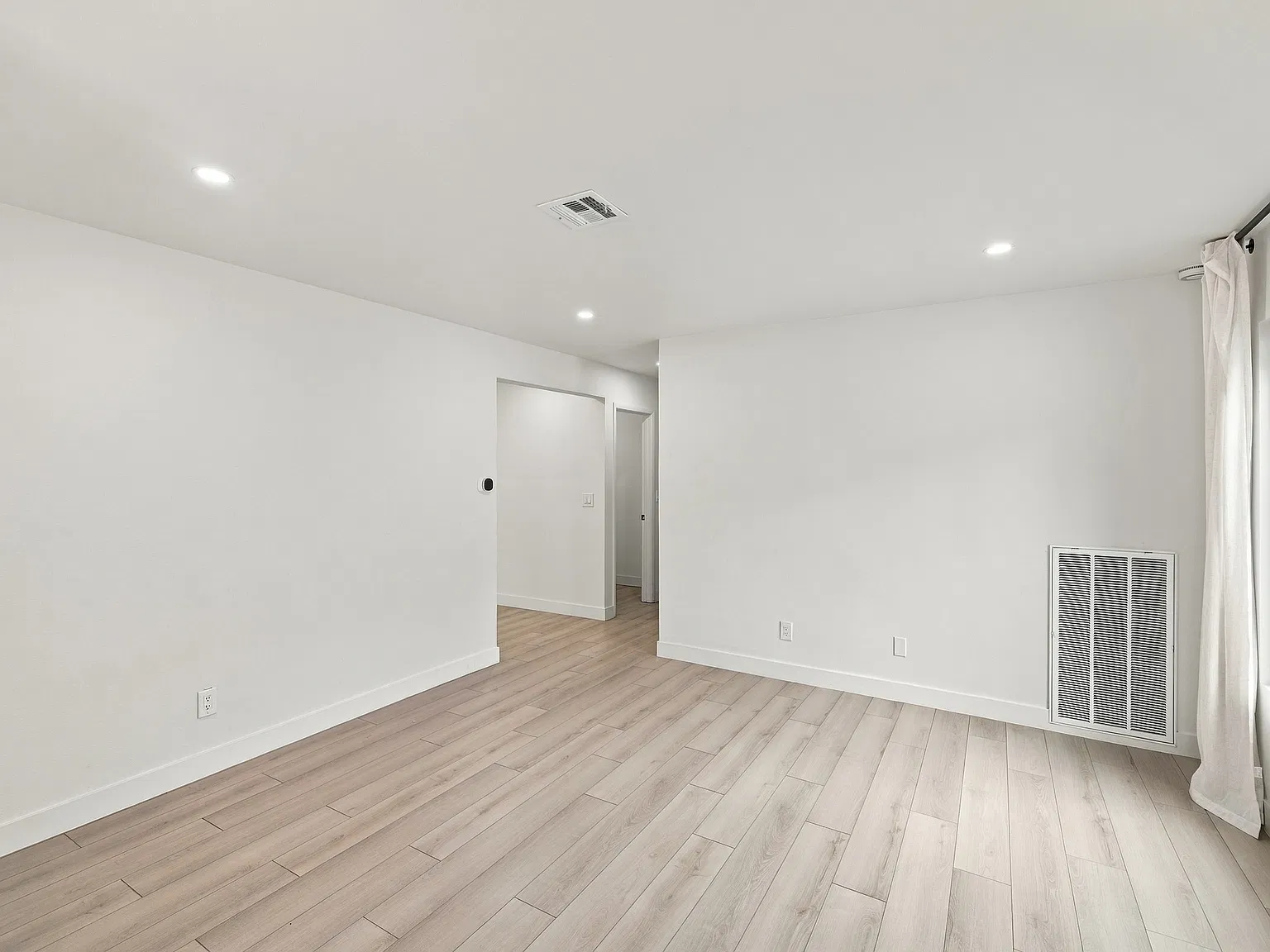 3 bed, 2.5 bath, 1576 sqft, $2,750 — Photo 3